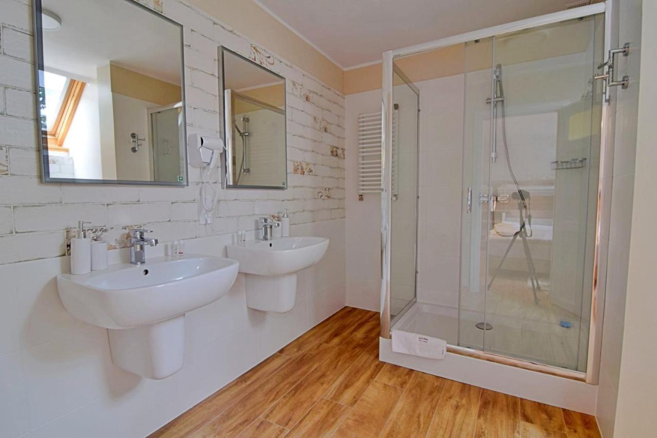 Gosciniec Nowa Wioska Bed & Breakfast