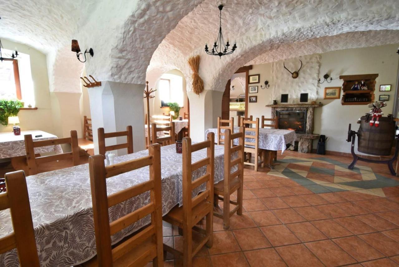 Gosciniec Nowa Wioska Bed & Breakfast