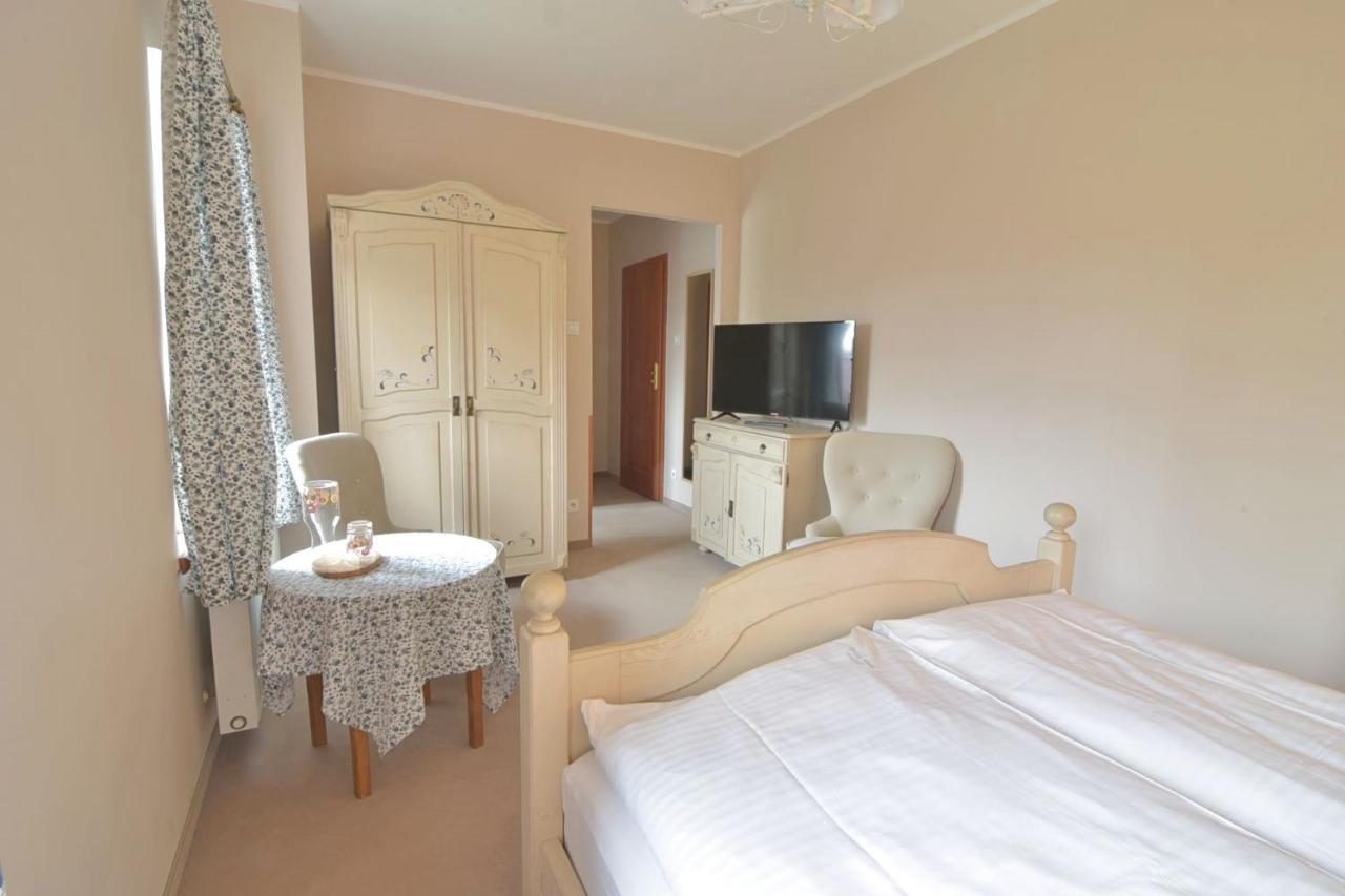 Bed & Breakfast Gosciniec Nowa Wioska 3*