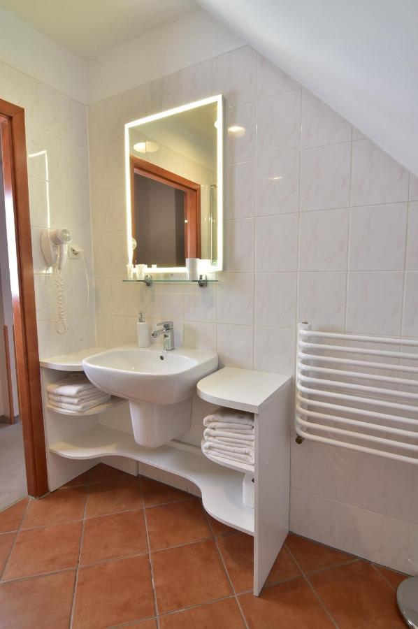 Gosciniec Nowa Wioska Bed & Breakfast 3*