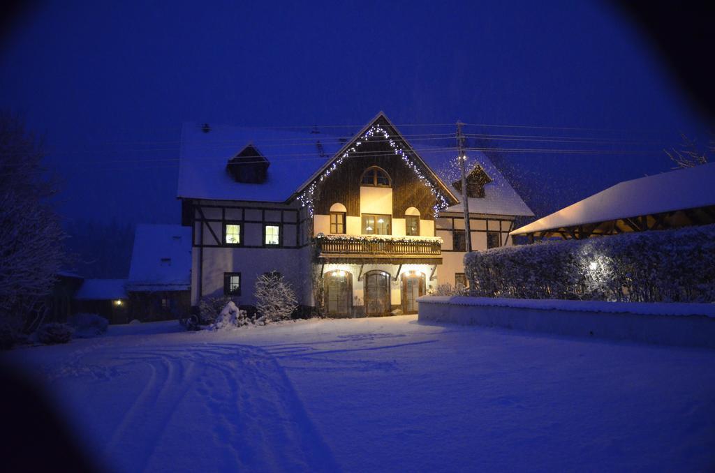 Gosciniec Nowa Wioska Bed & Breakfast